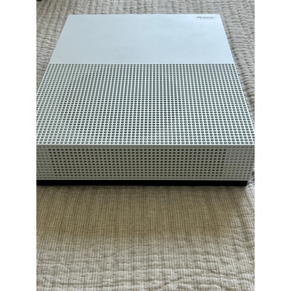 Microsoft Xbox One S 500GB Console Model 1681 Robot White w/ Power & HDMI Cables